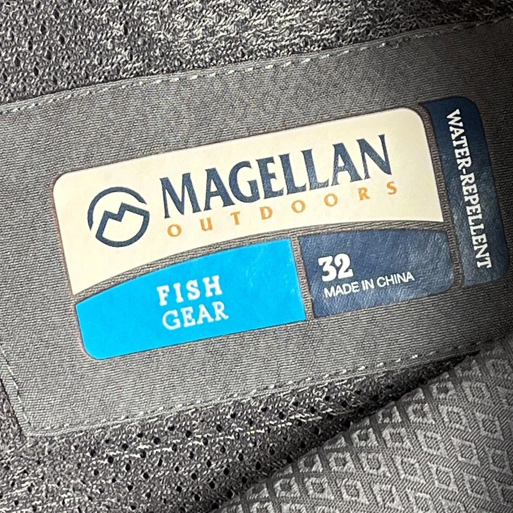 Magellan Outdoors Fish Gear Shorts Mens 32 Gray Utility Pocket Water Repellent